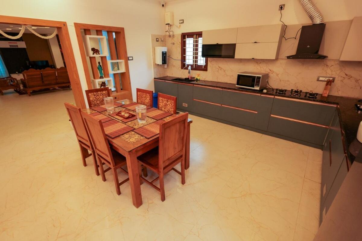 Opulence Retreat 8bhk Campfire Jeep Safari Villa *