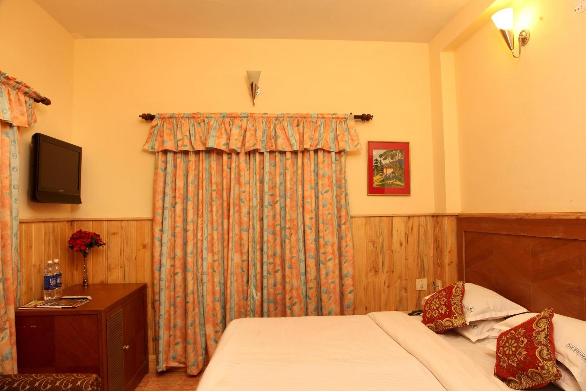 Hotel Pine Borough 3*
