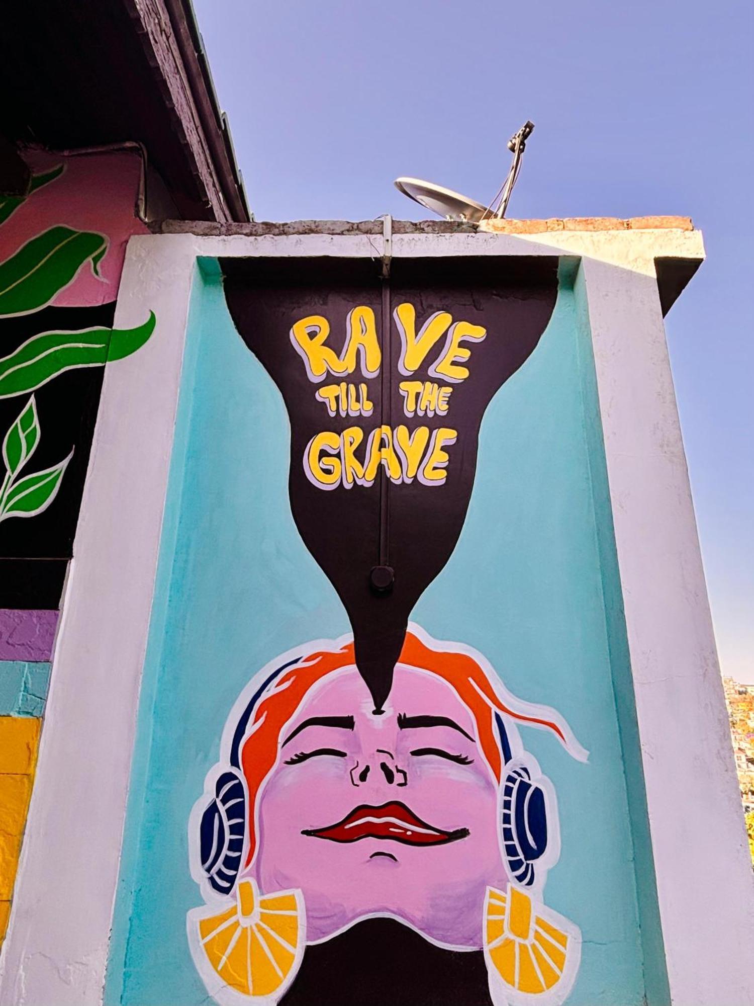 Rave Raja Coworking Hostel
