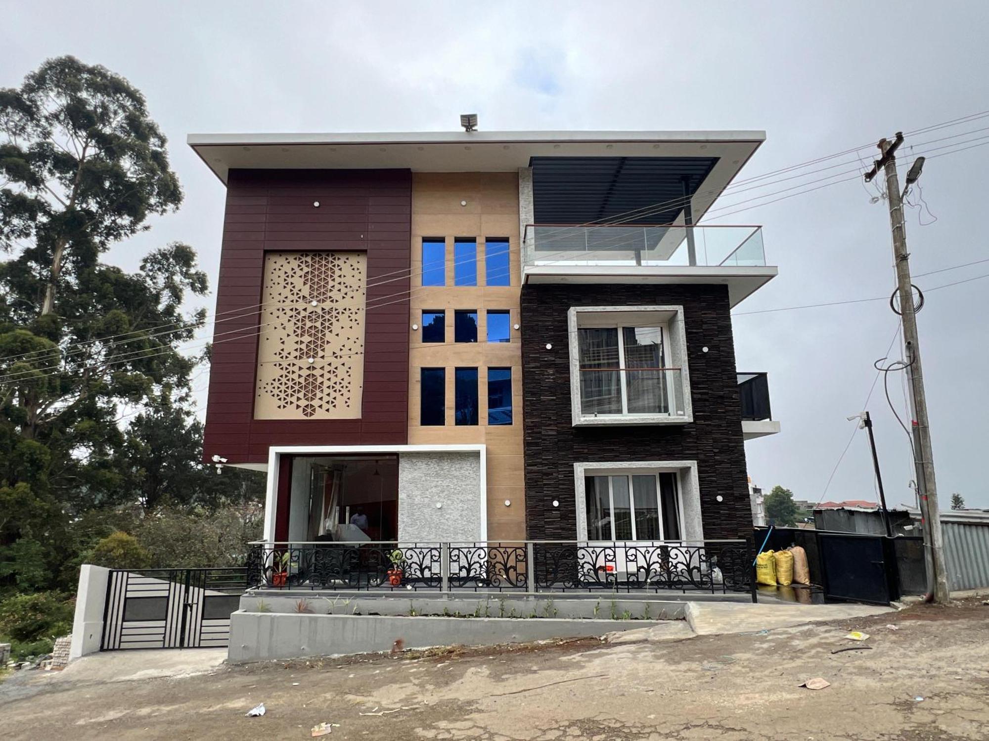 Homestay Spring Valley Enclave