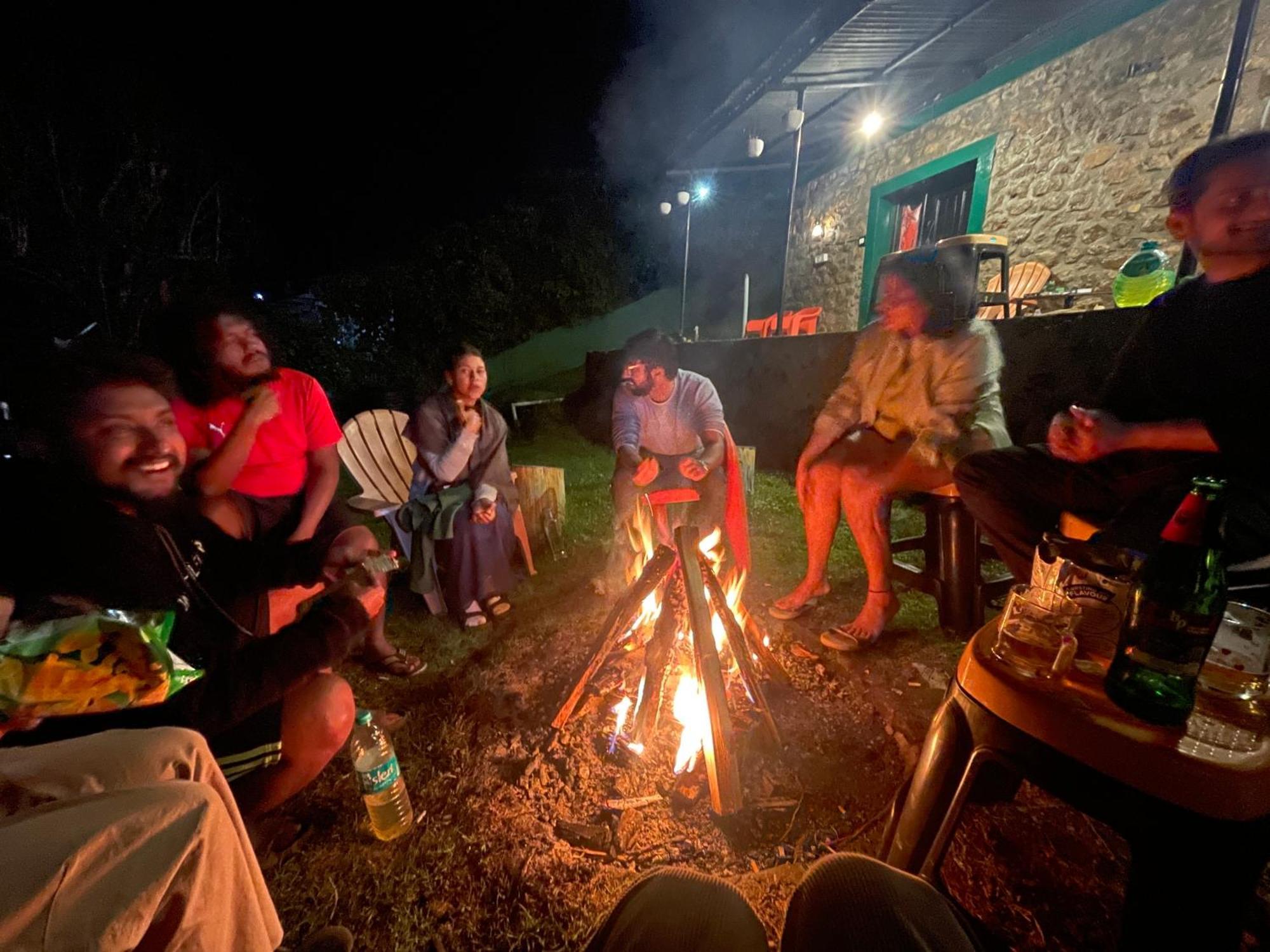 Rave Raja Coworking Hostel *