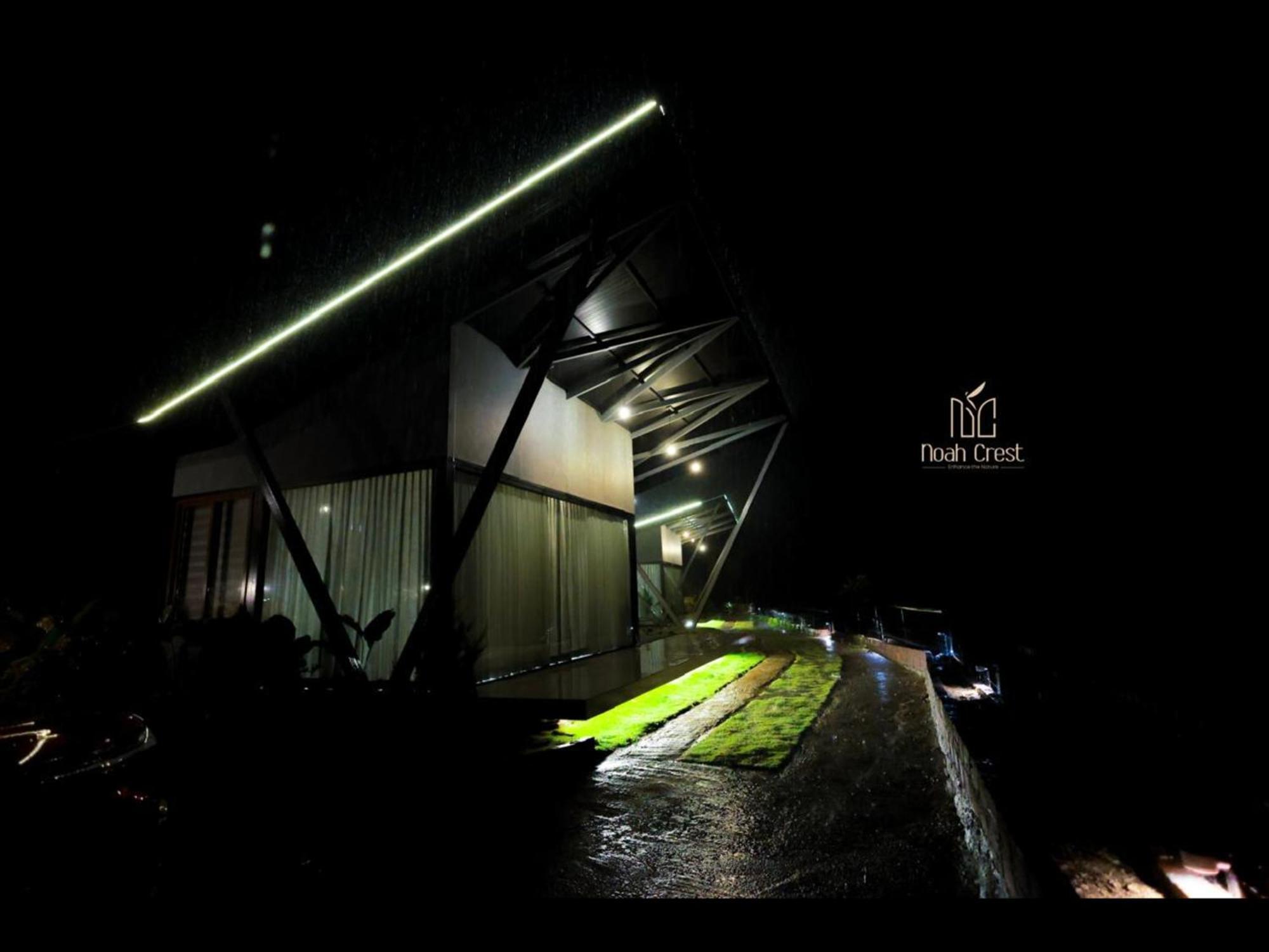Love hotel Noah Crest *