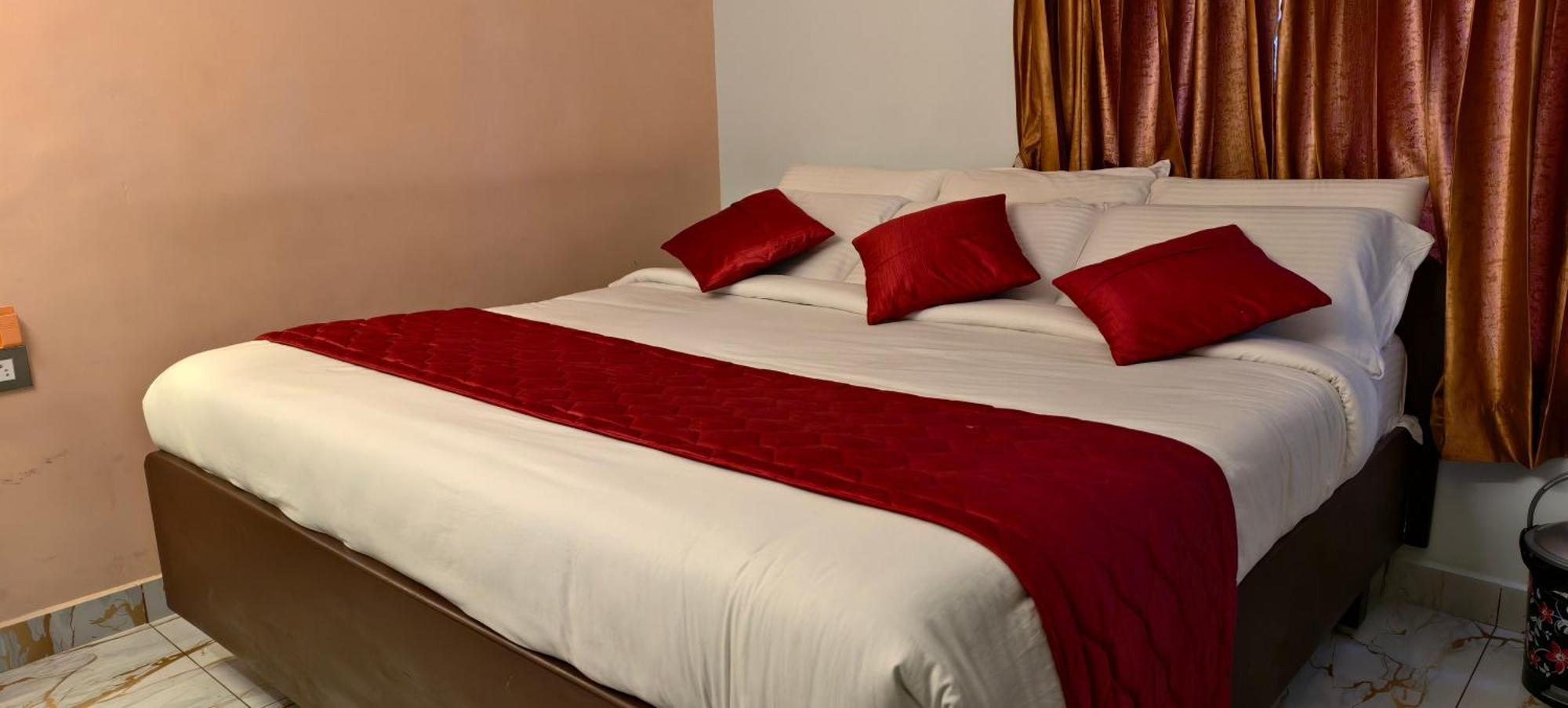 Ponmurugan Residency Hotel 2*