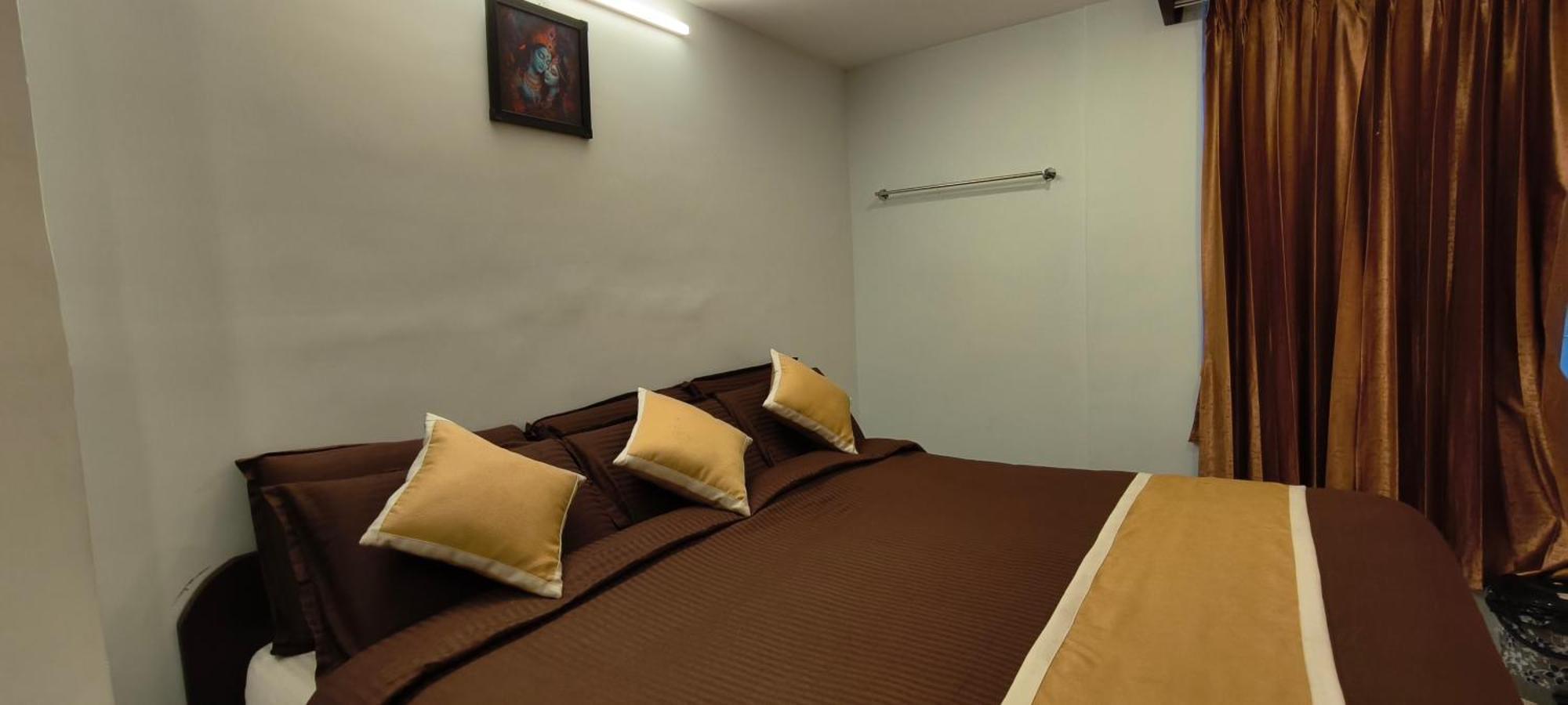 Hotel Ponmurugan Residency 2*