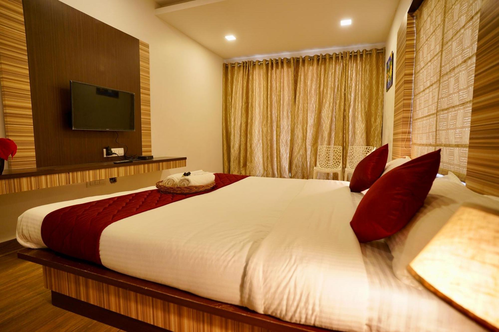 Costa Fortune- Luxury 3 Bedroom With Mind Blowing Mountain And Valley View Villa Kodaikanal