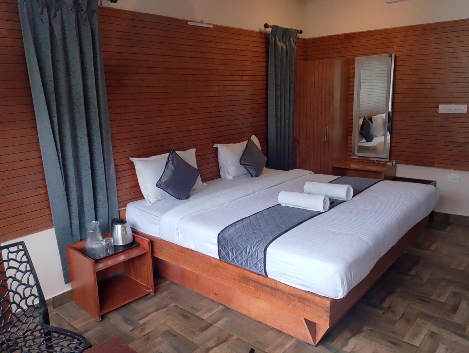 Misty Valley Homestay *