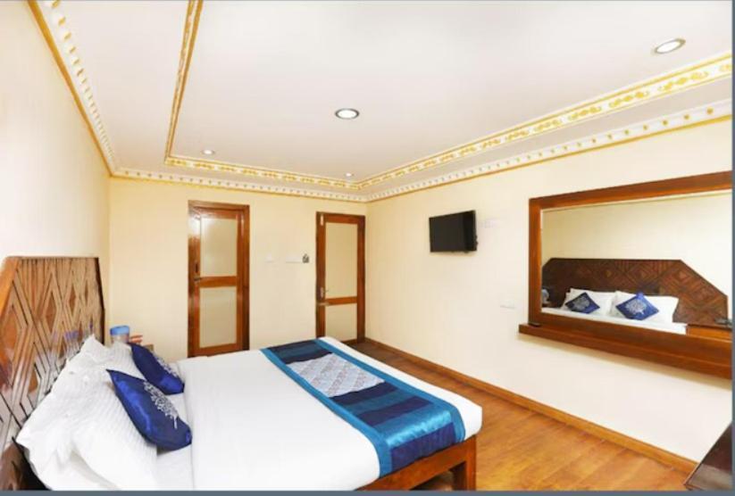 Hotel Gurupriya 2*