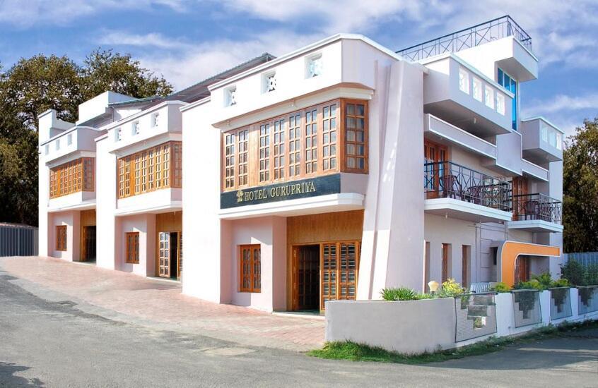 Hotel Gurupriya 2*