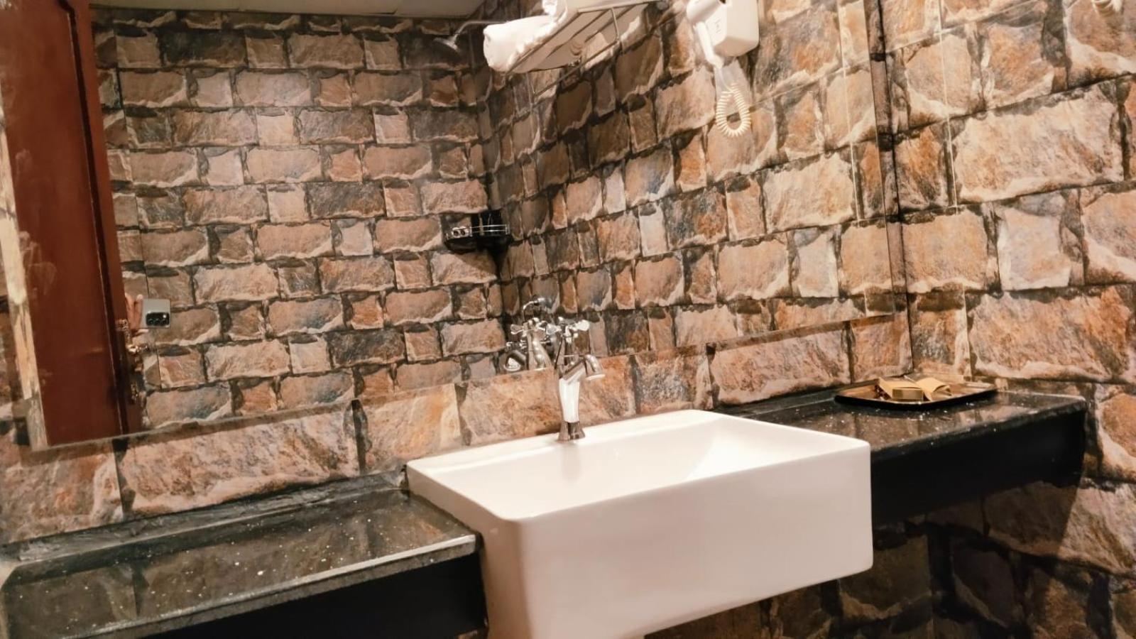 Hyders Park- The Luxury Hotel