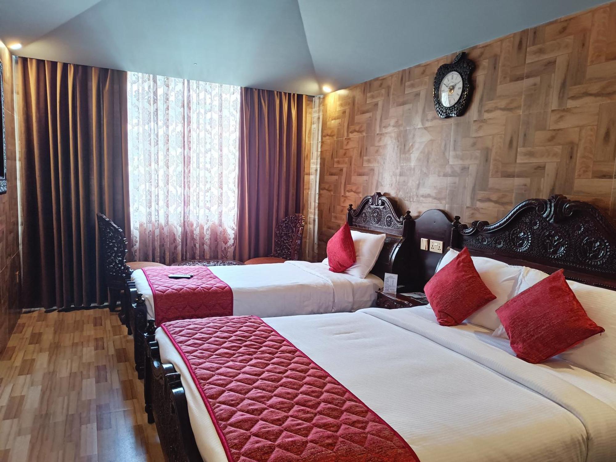 Hotel Hyders Park- The Luxury
