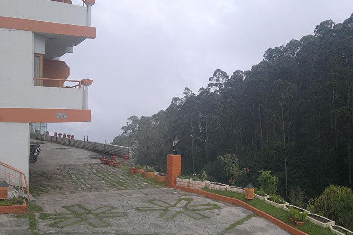 The Carnival Resort 3*