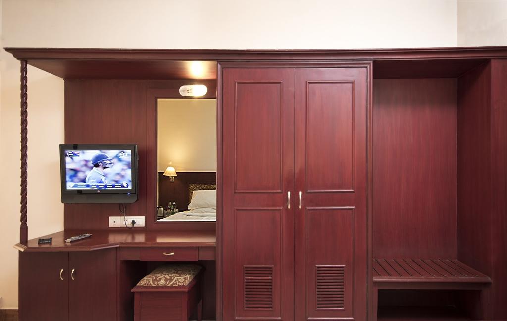 Hotel Rr Residency *