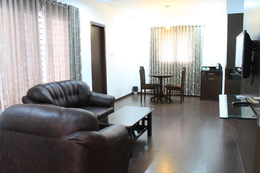 R T Hill View 3*