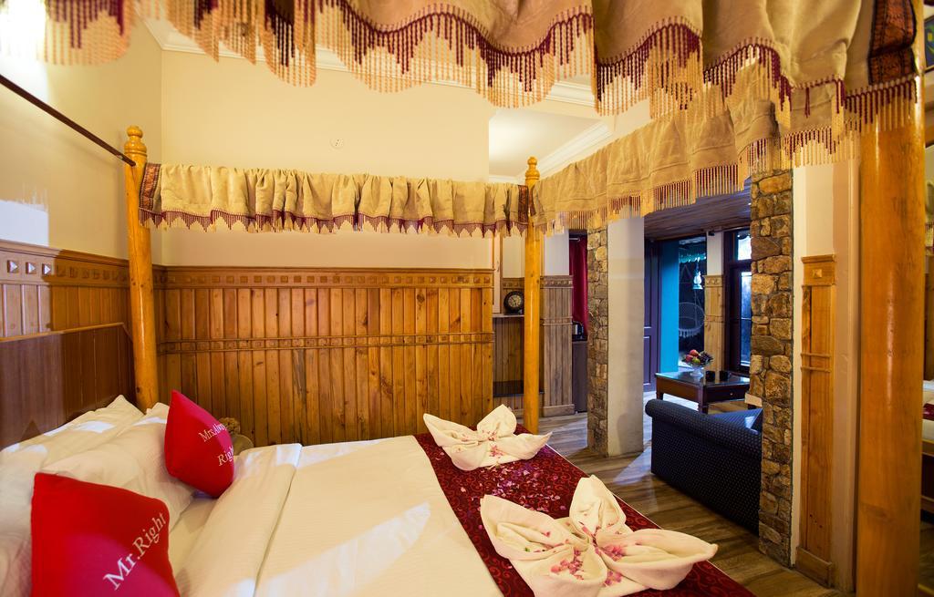 Pine Borough Hotel 3*
