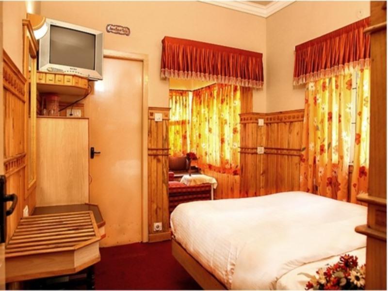 Hotel Pine Borough 3*