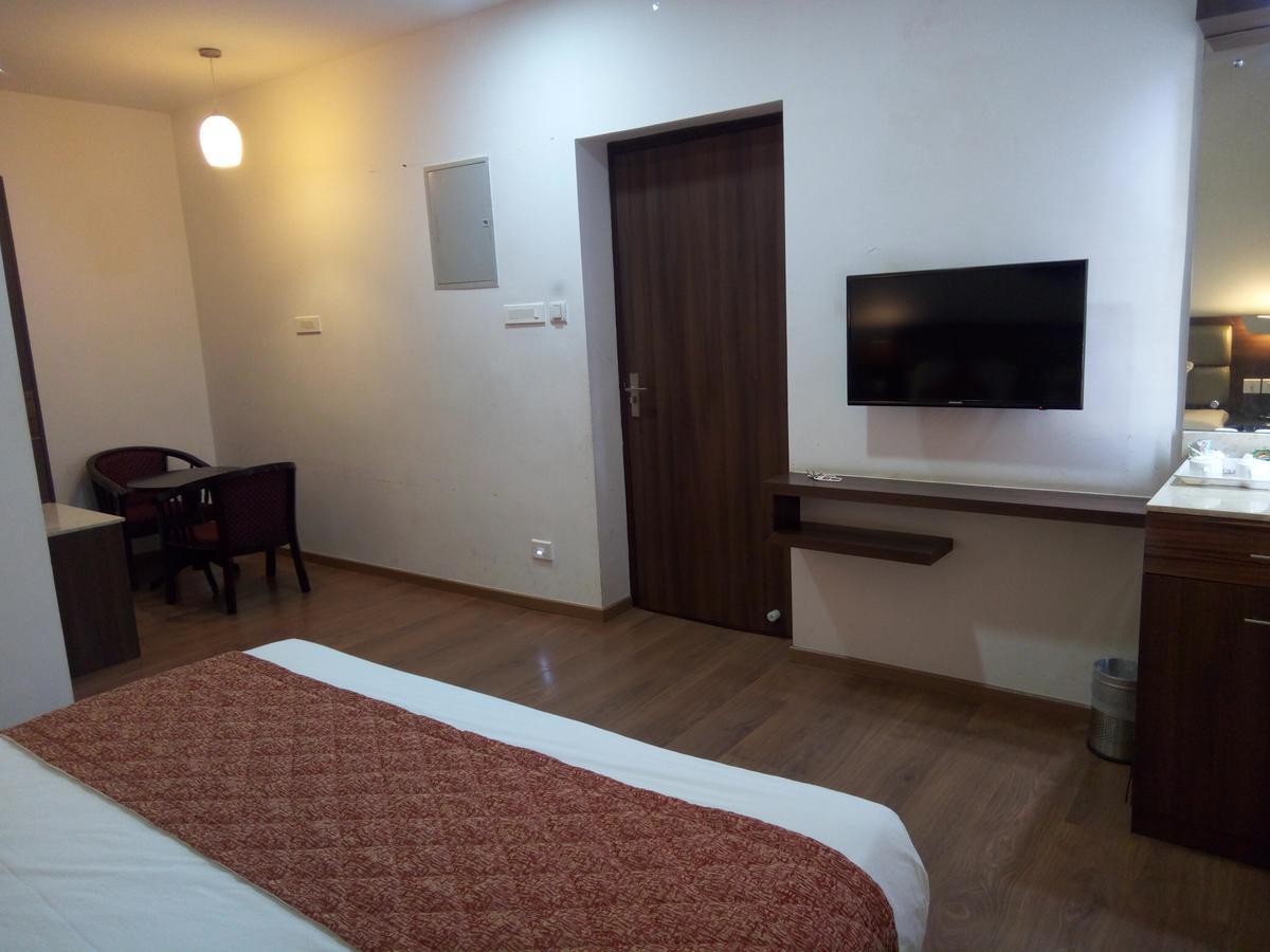 R T Hill View Resort