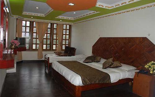 Hotel Gurupriya 2*