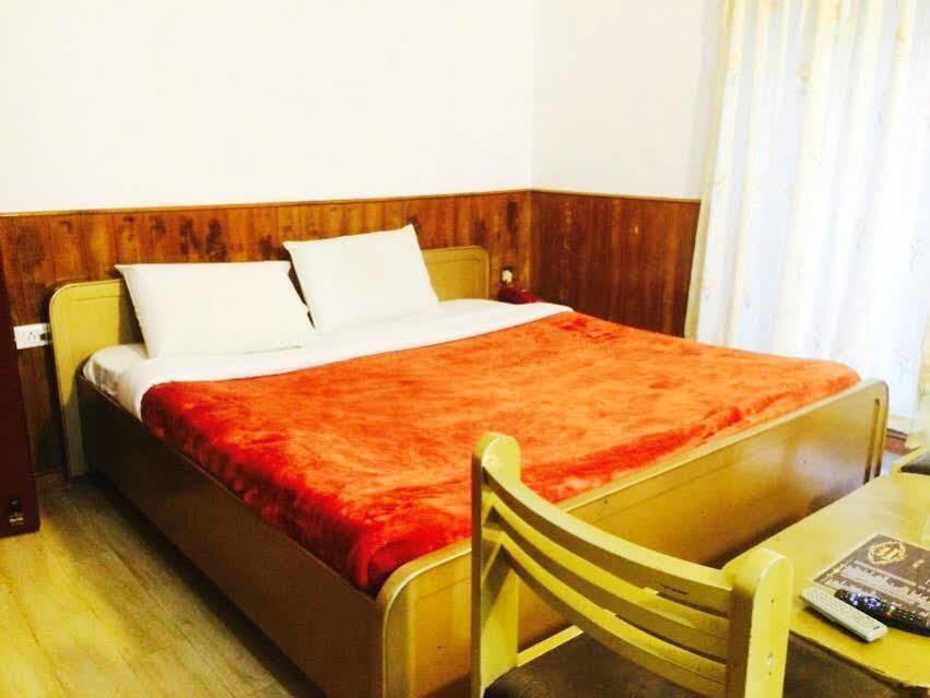 Hotel Highland Parade 2*