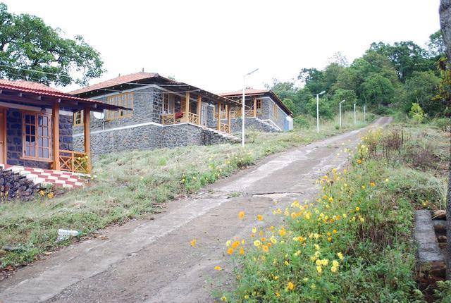 Zacs Valley Resort, Resort