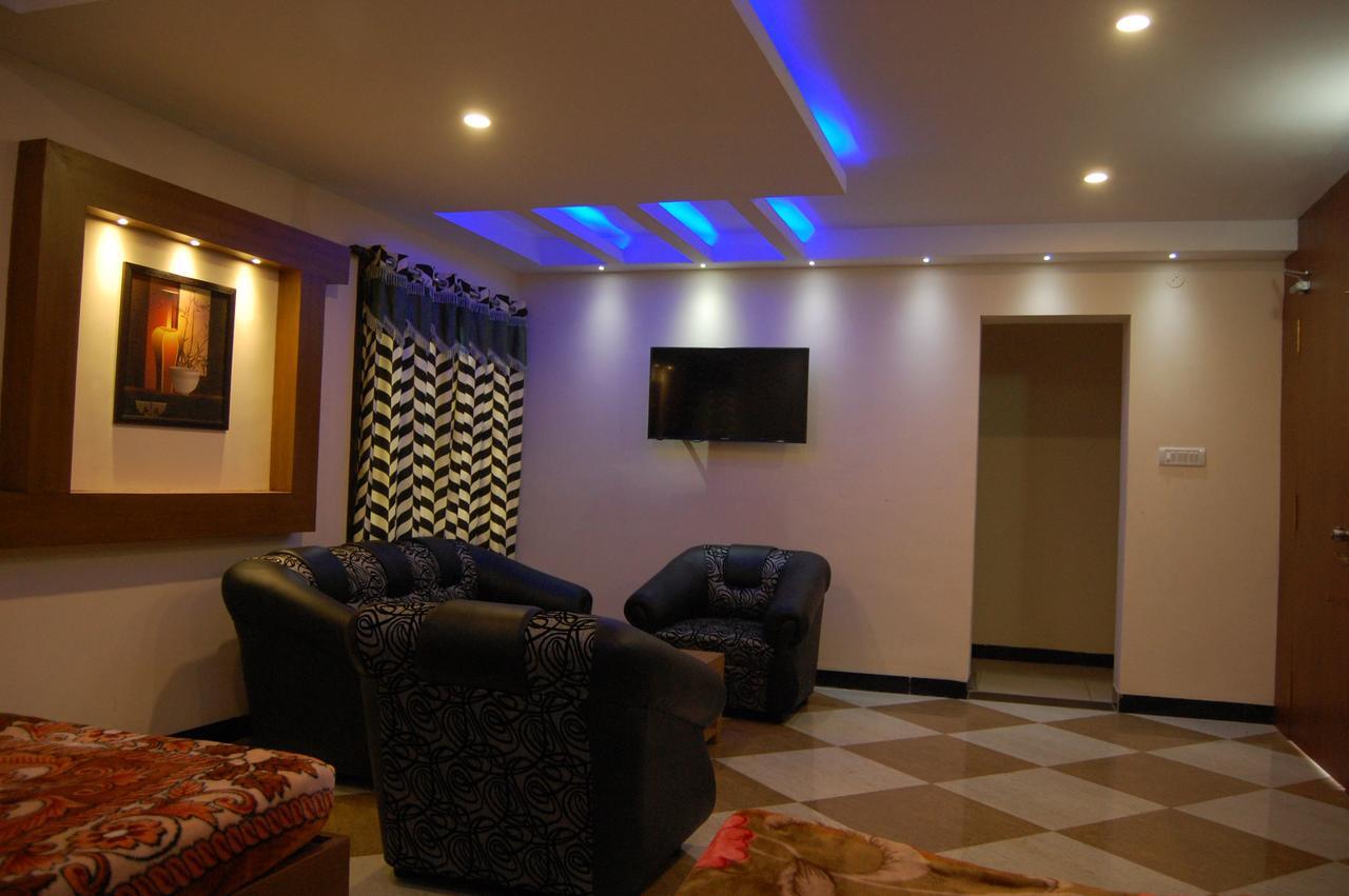 Hotel Ezhil Residency *