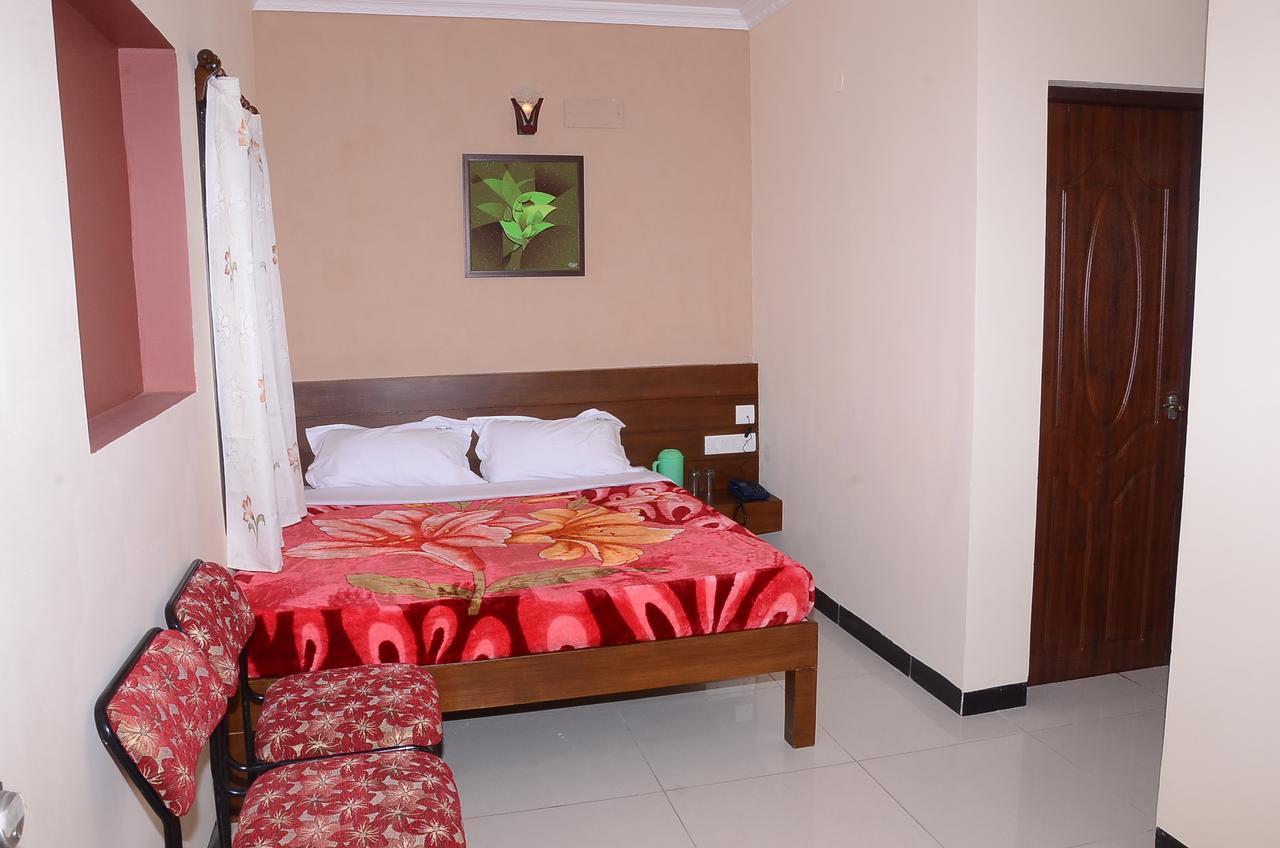Hotel Ezhil Residency *
