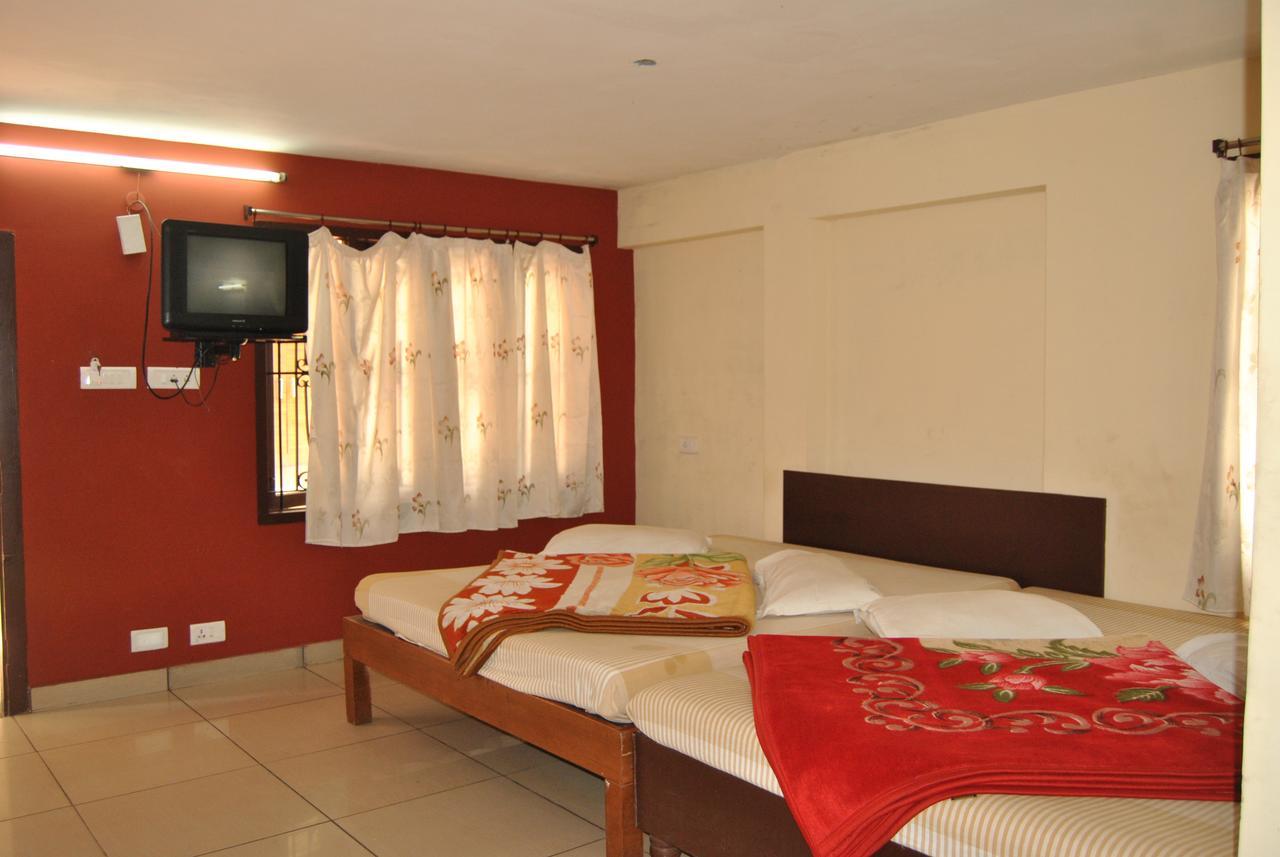 Hotel Ezhil Residency *