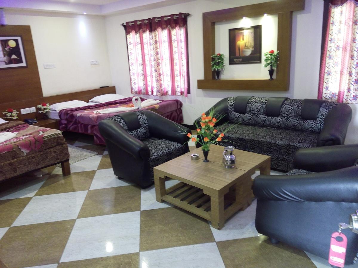 Hotel Ezhil Residency *