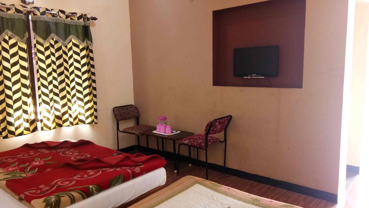 Hotel Ezhil Residency