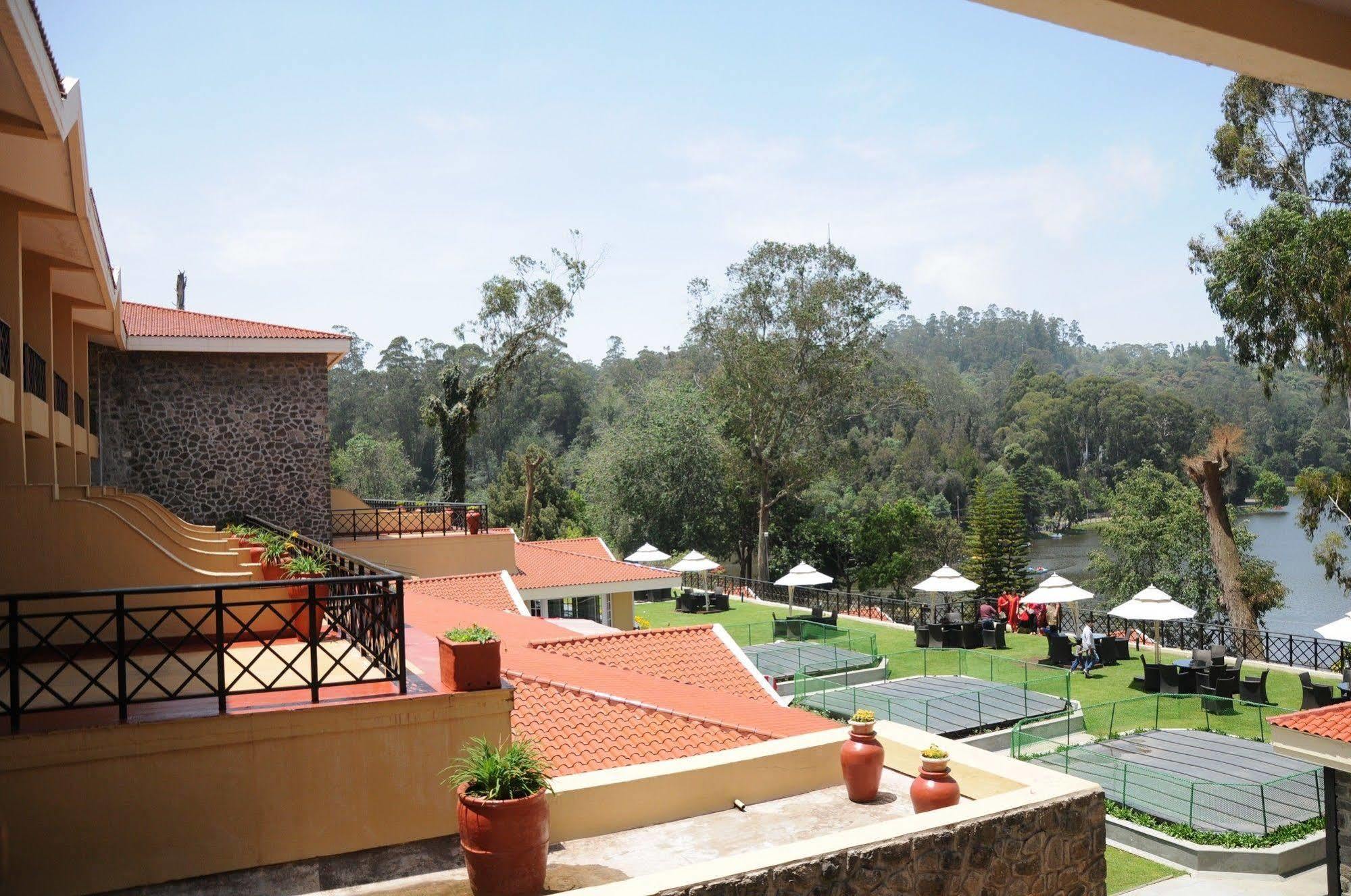 The Carlton Resort 5*