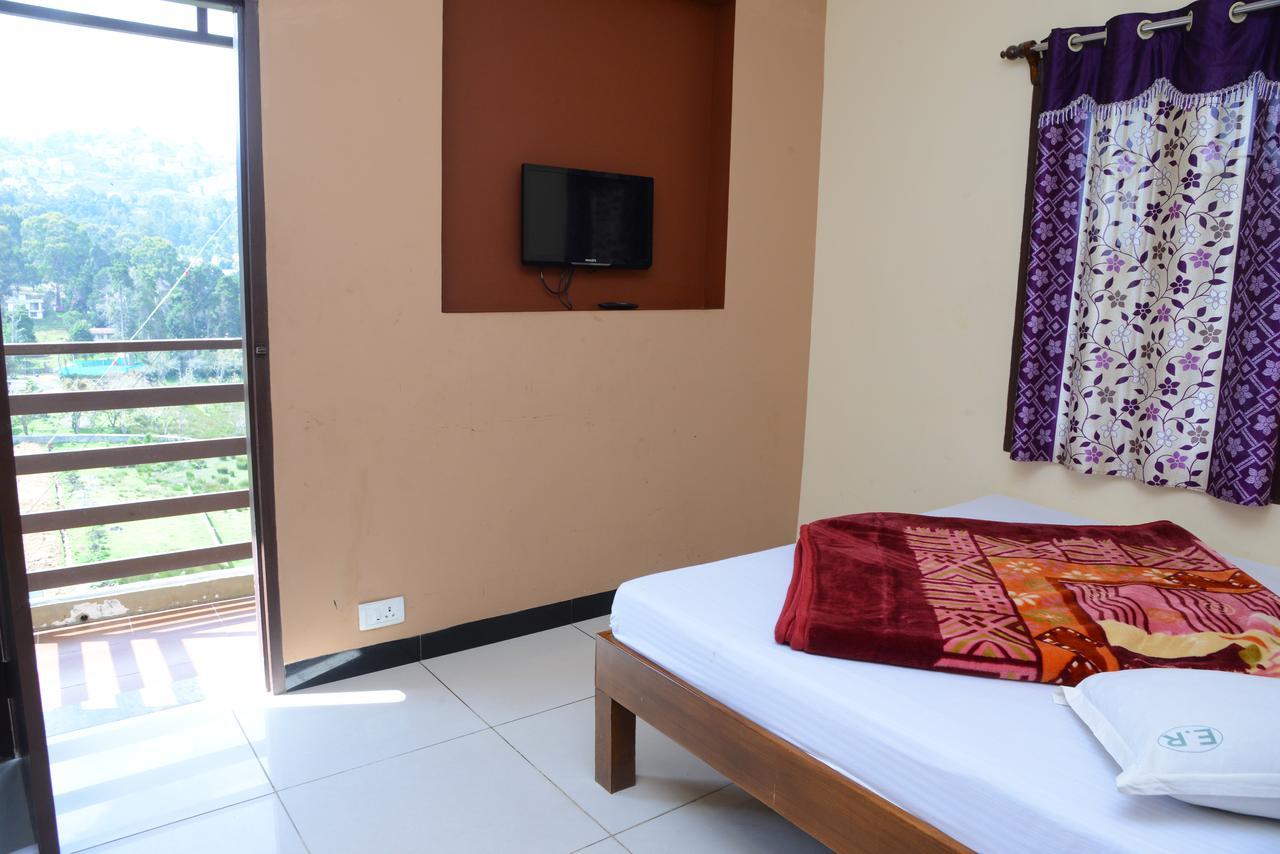 Ezhil Residency Hotel *