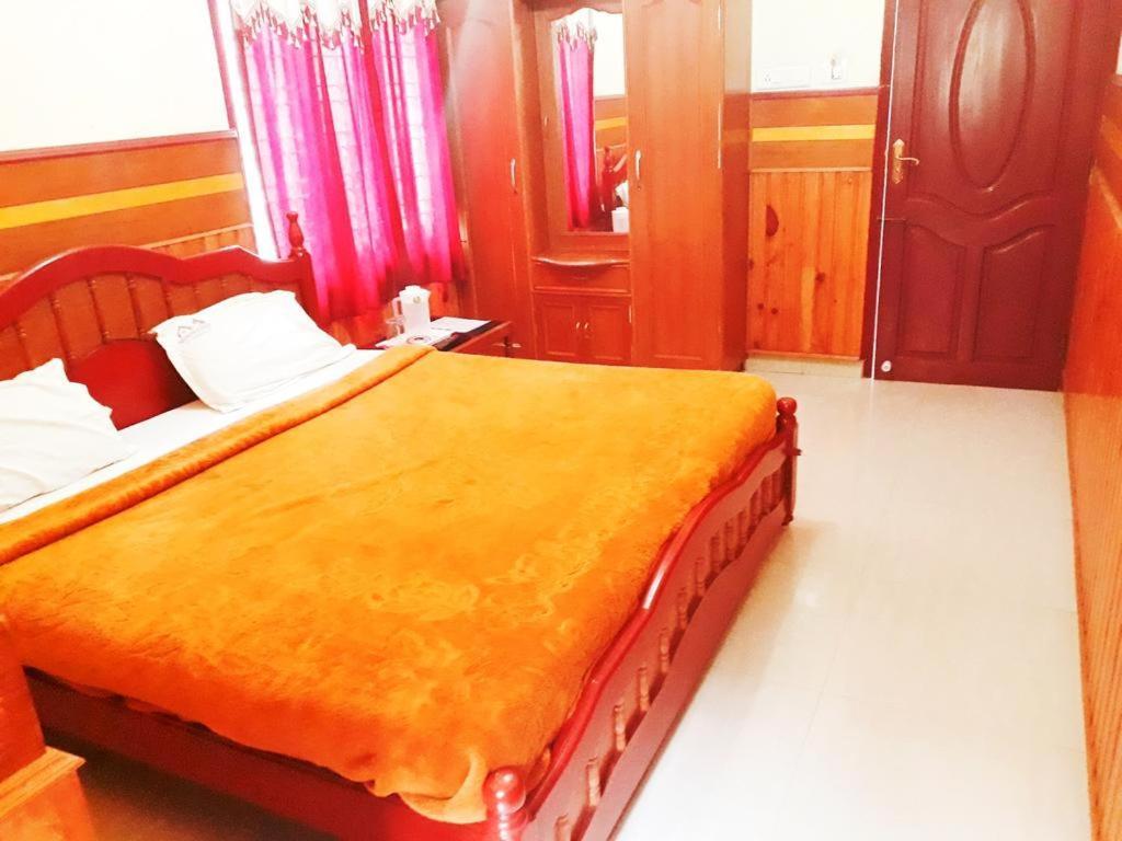 Hotel Yogi Residency *