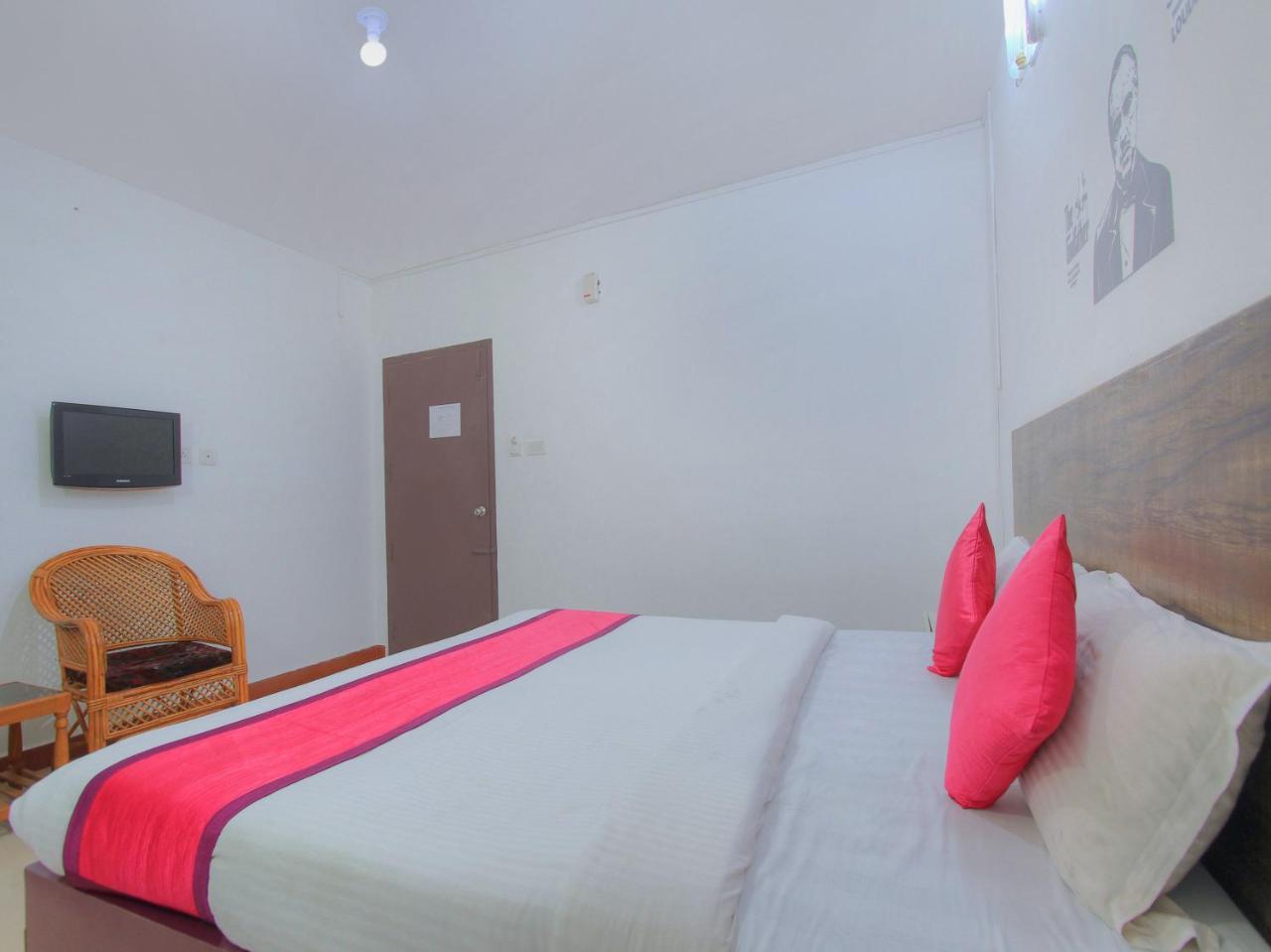 Oyo 16965 Jia Hotel