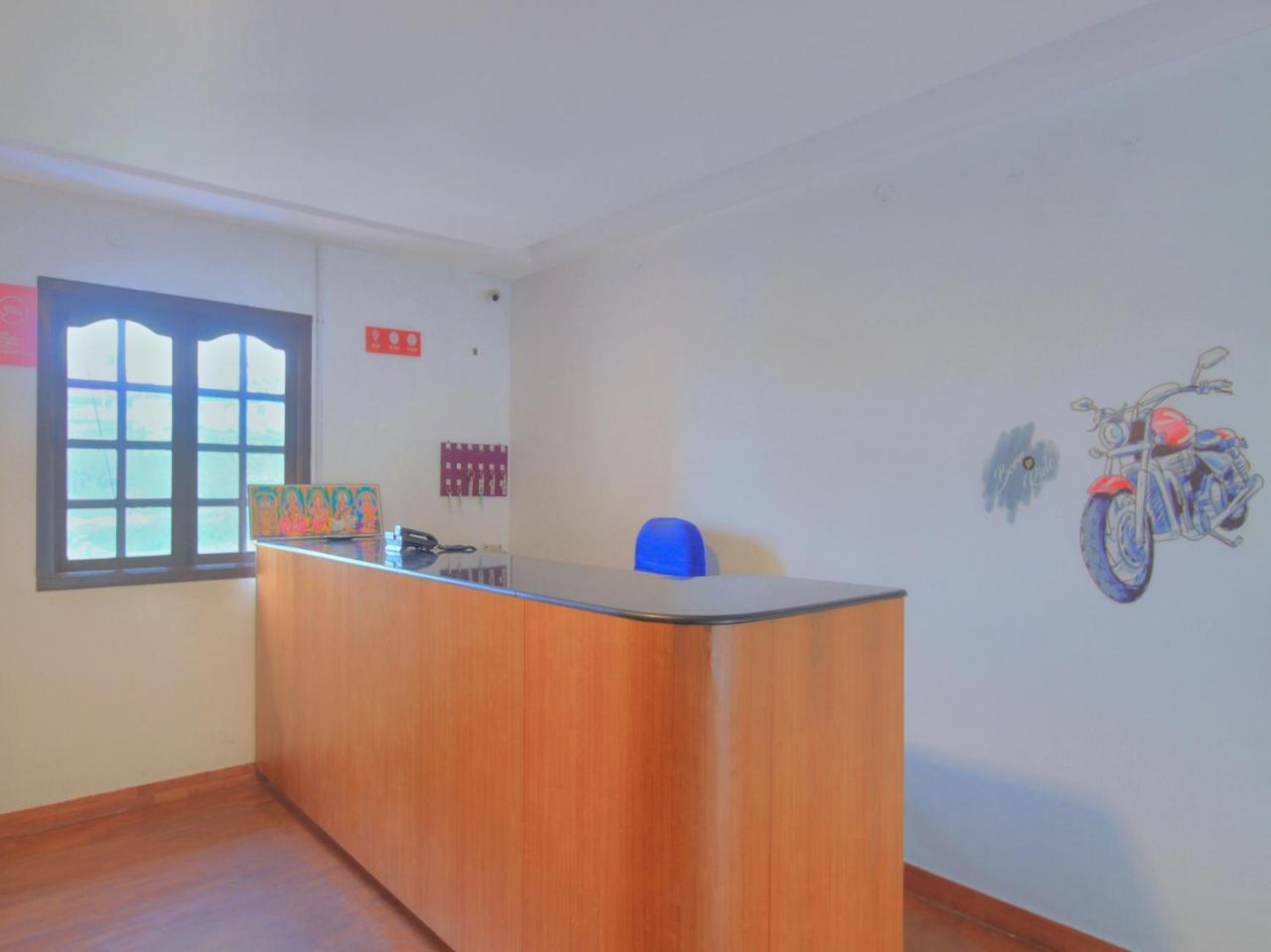 Oyo 16965 Jia Hotel