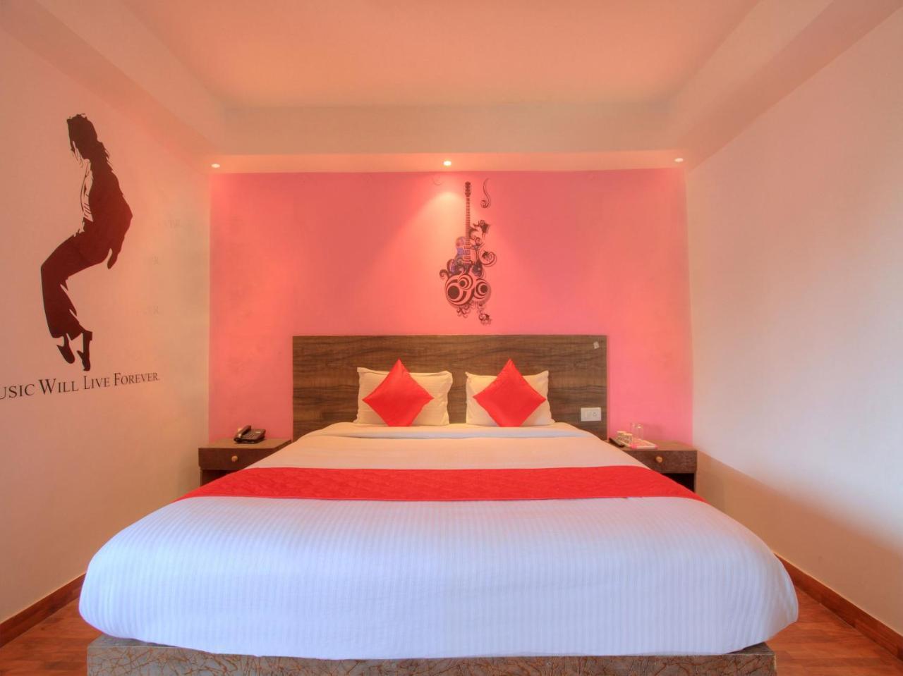 Oyo 16965 Jia Hotel 3*
