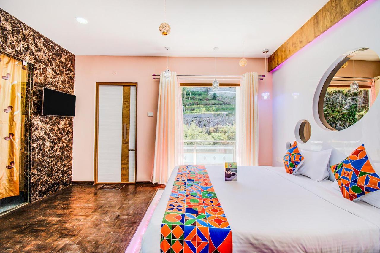 Hotel Oyo 27753 Kasa Luxury 3*