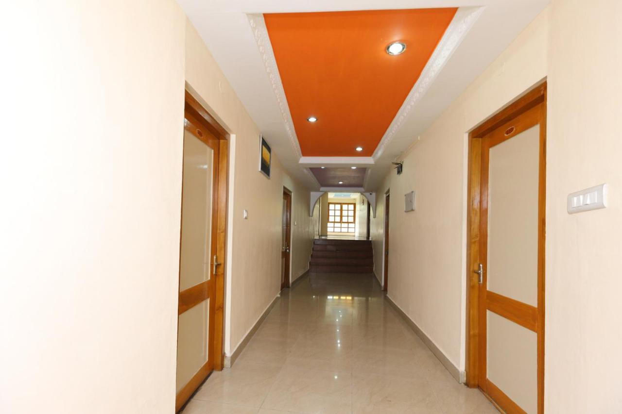 Oyo 13807 Gurupriya Hotel