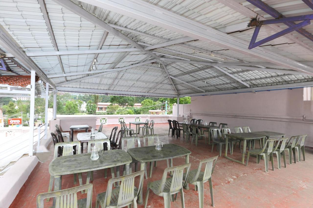 Oyo 13807 Gurupriya Hotel