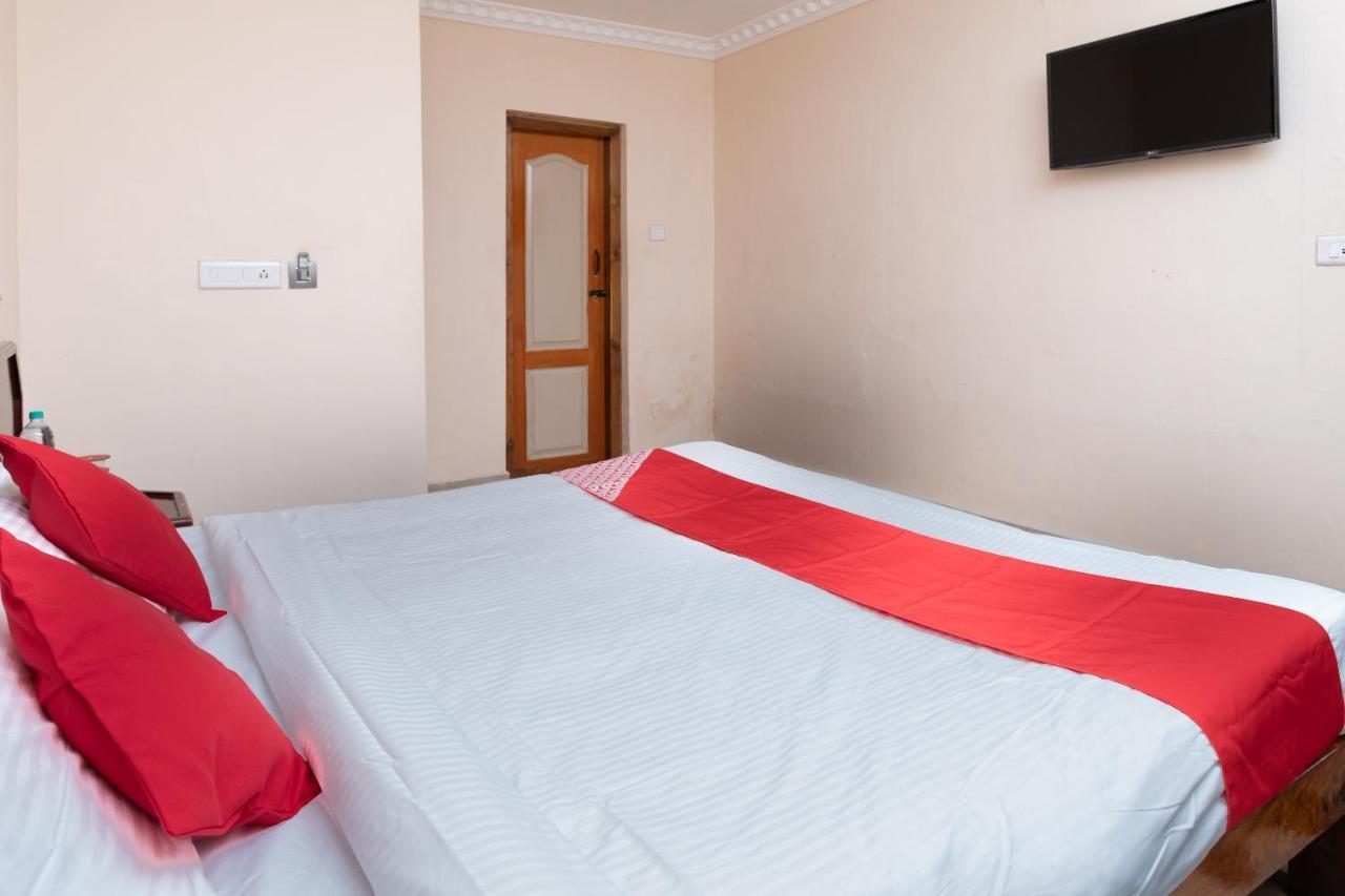Oyo 13807 Gurupriya Hotel 3*