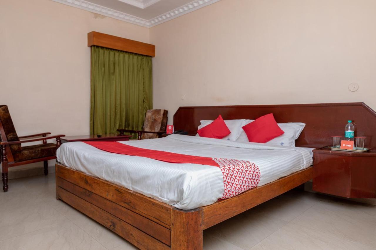 Oyo 13807 Gurupriya Hotel