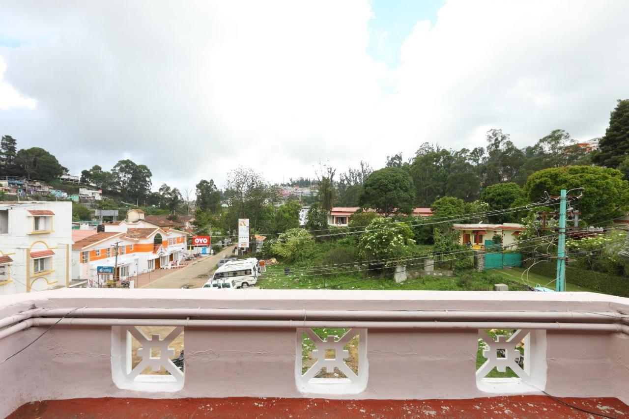 Hotel Oyo 13807 Gurupriya 3*