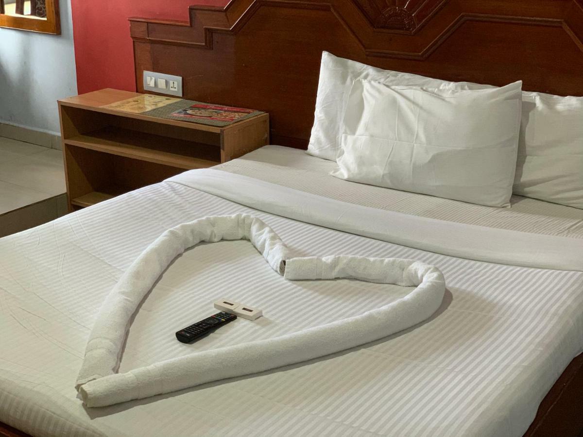 Jc Woodville Manor Hotel