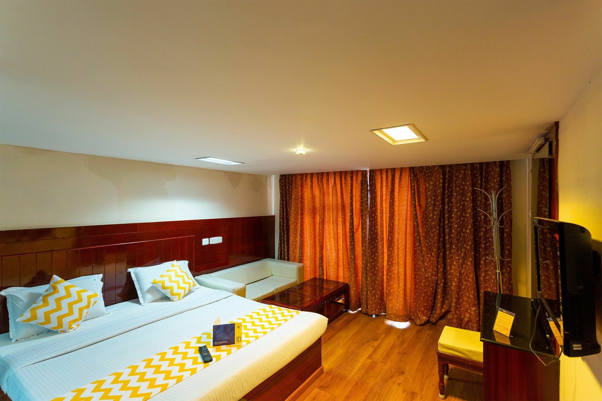 Hotel Fabhotel Cool