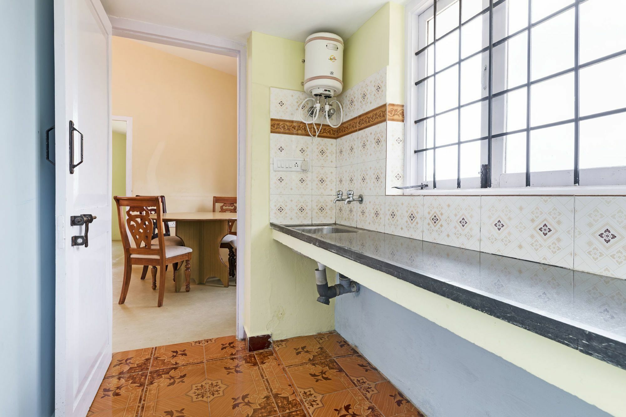 Guesthouser 2 Bhk 06a0