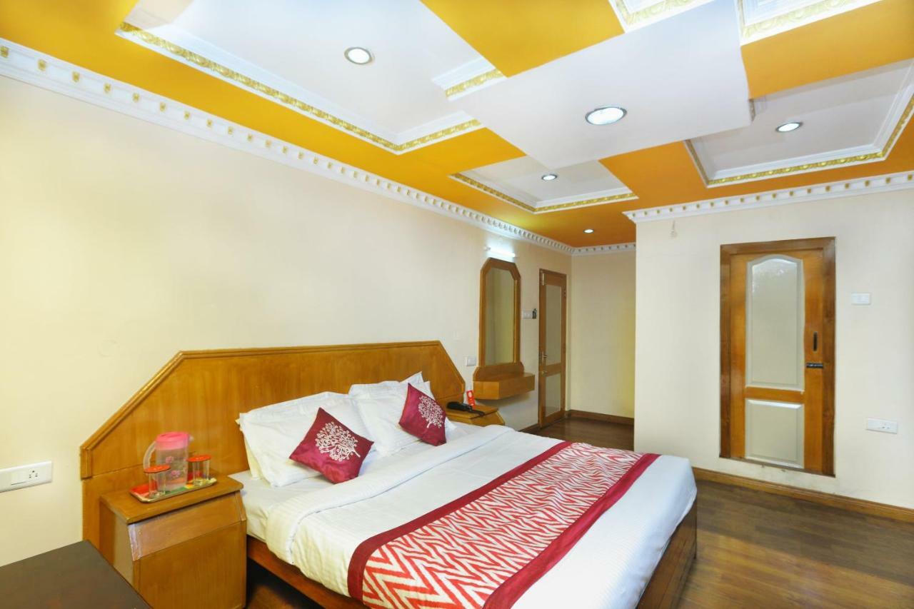 Hotel Oyo 13807 Gurupriya 3*