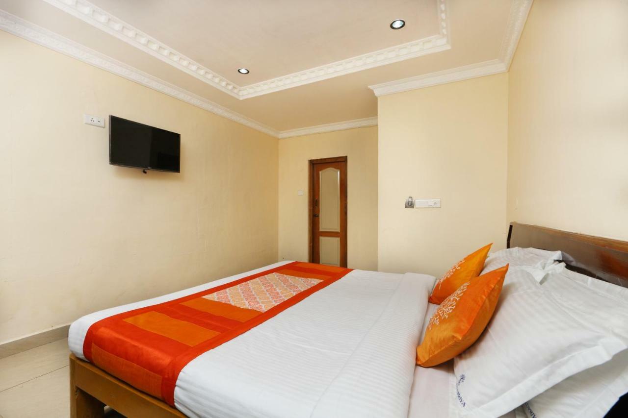 Oyo 13807 Gurupriya Hotel 3*