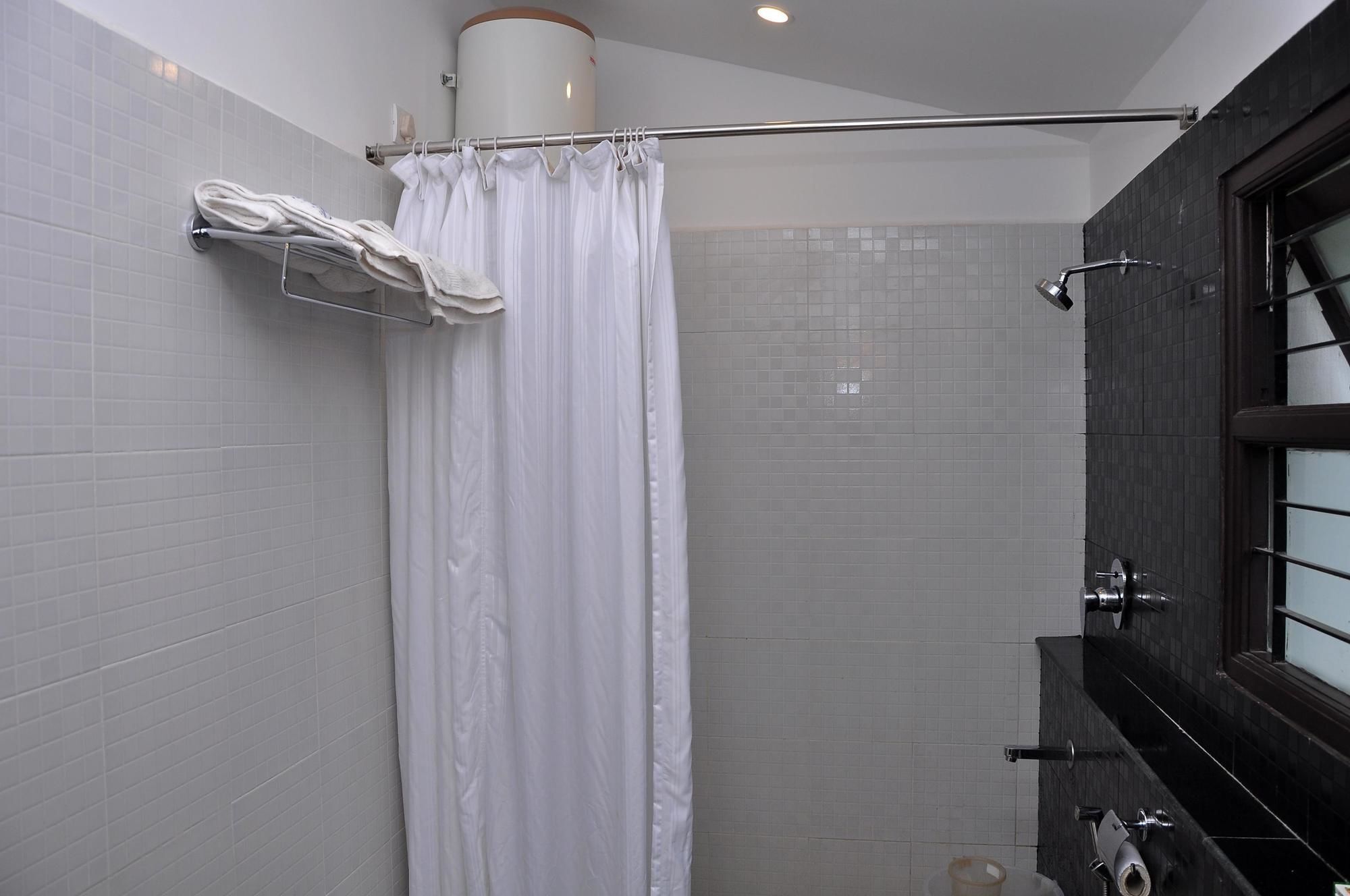 Hotel Oyo Premium Golf Club Road Kodaikanal