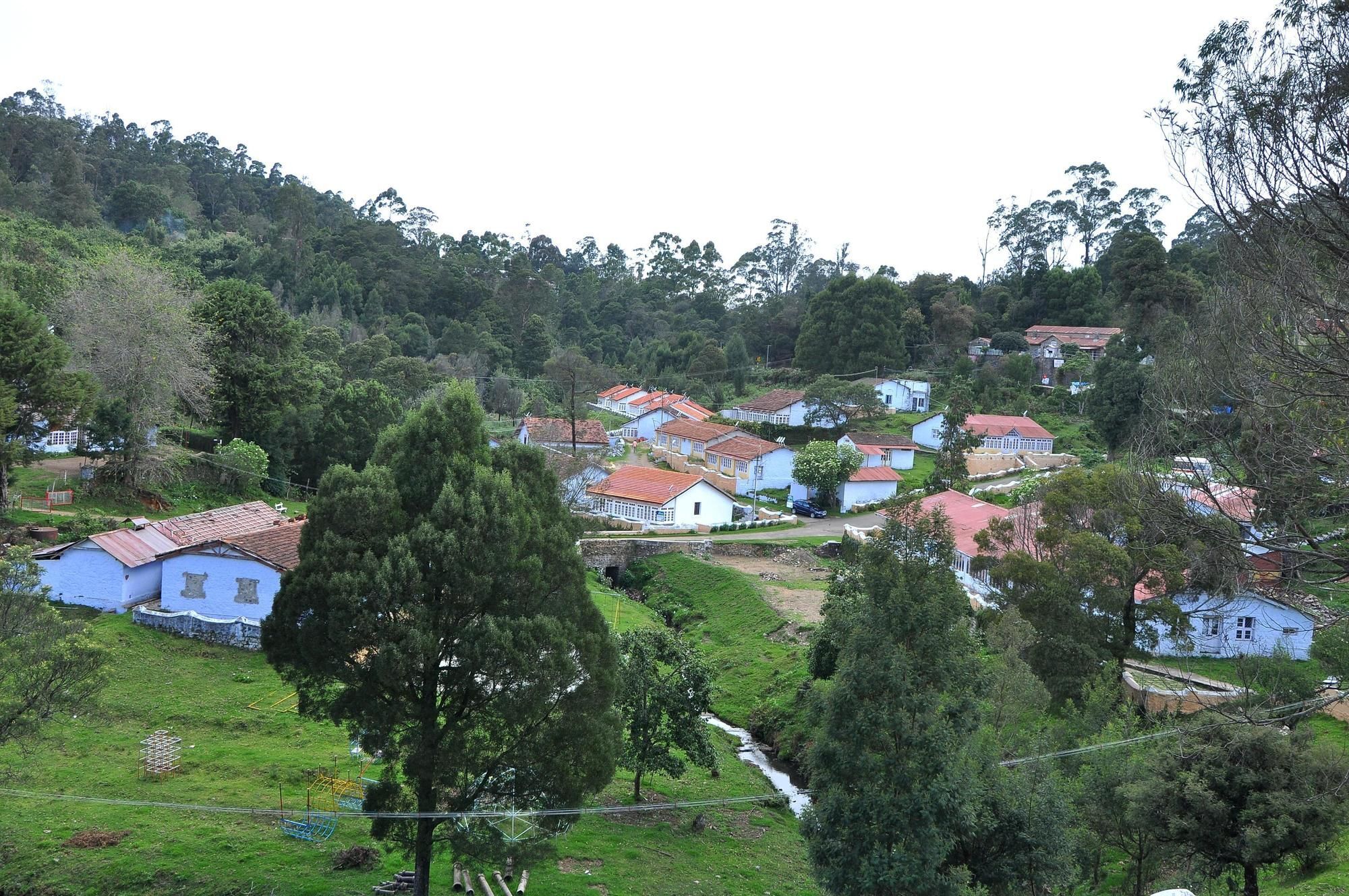 Hotel Oyo Premium Golf Club Road
