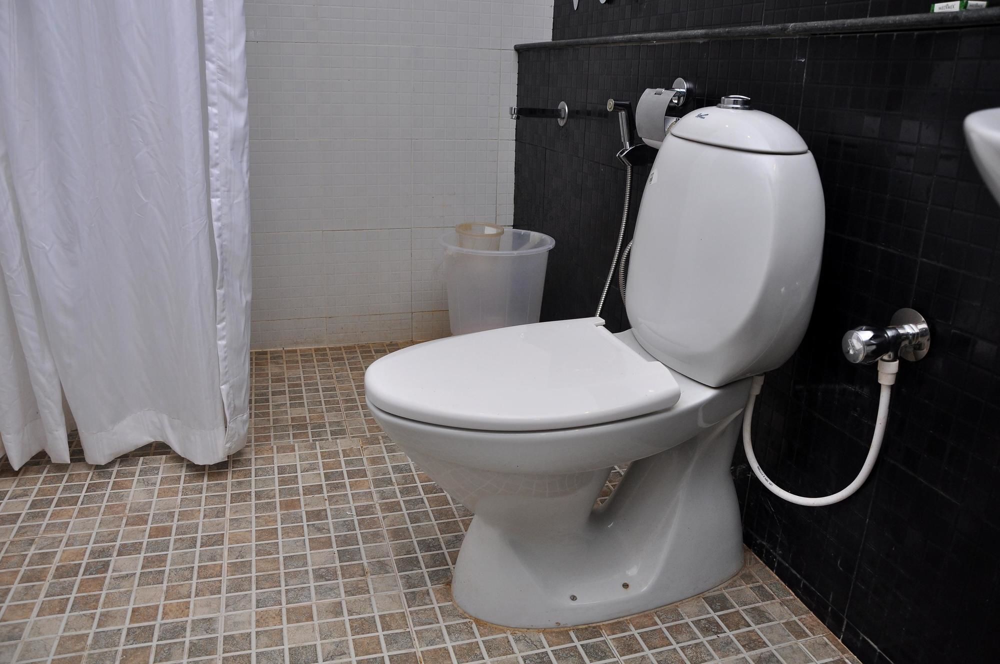 Hotel Oyo Premium Golf Club Road 3*