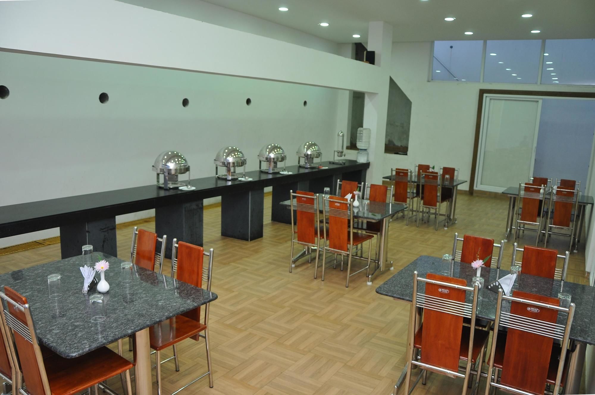 Oyo Premium Observatory Road Hotel