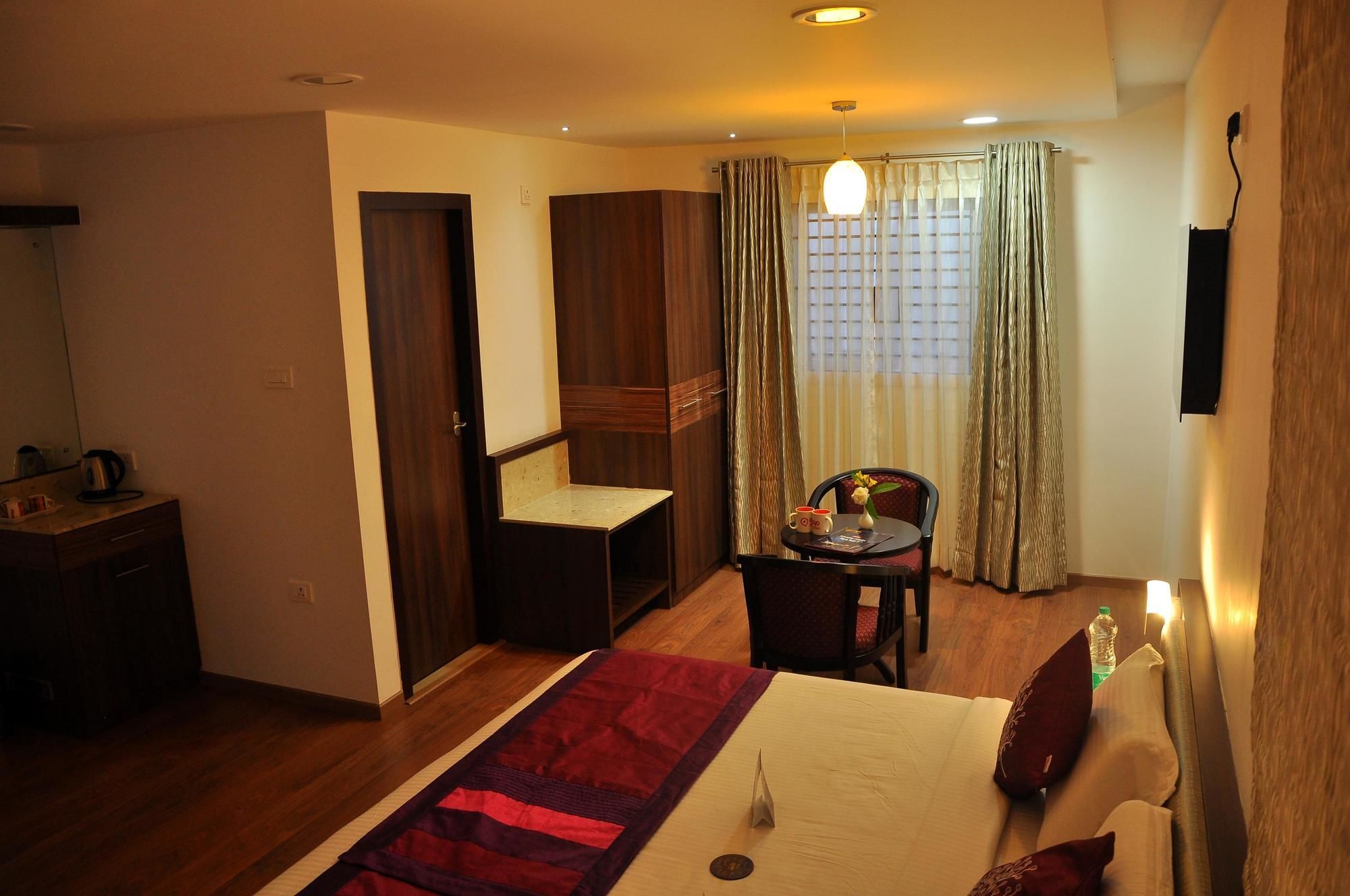 Oyo Premium Observatory Road 3*
